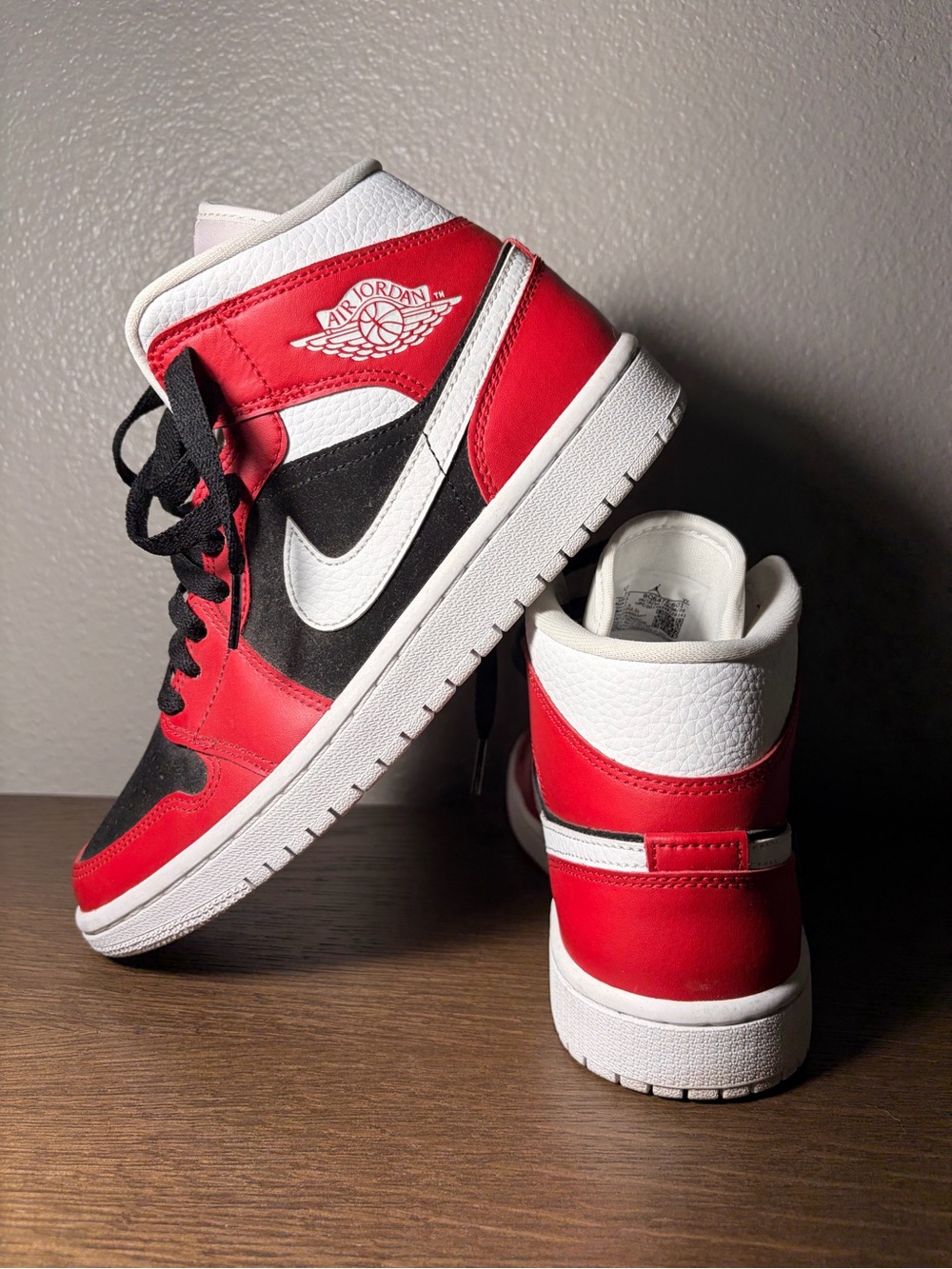 Air Jordan 1 Mid WMNS